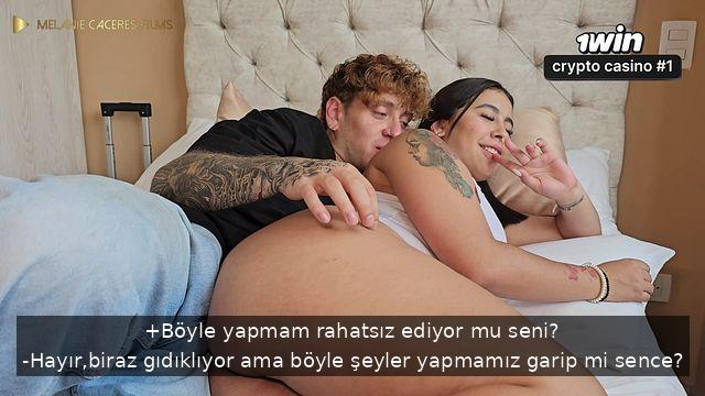 Boynunu Öpen Üvey Kardeşine İzin Veren Kaltağın Amcığı Sikilmekten Folloş Oluyor